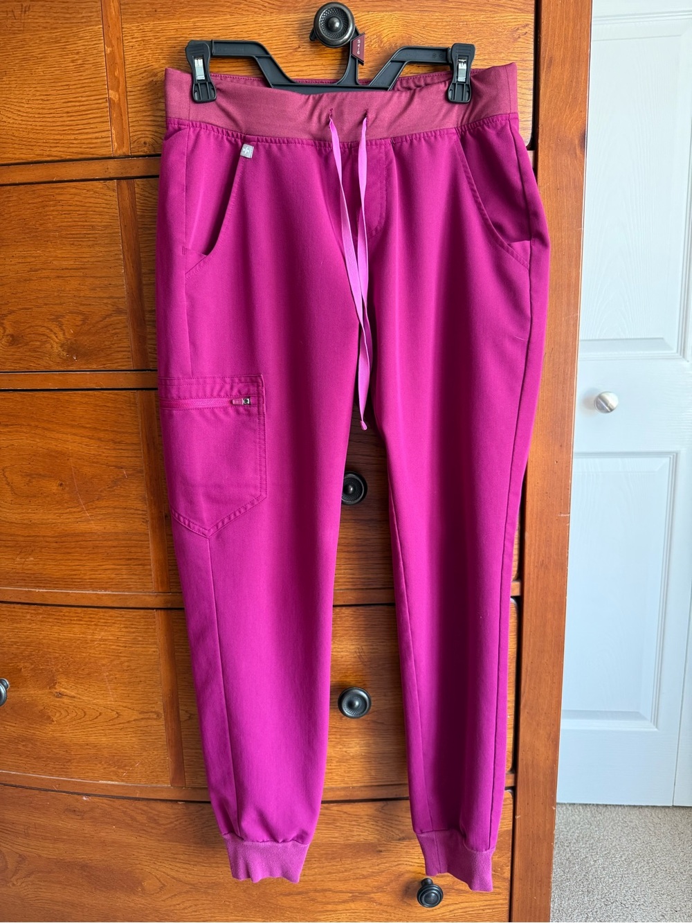 FIGS Zamora Jogger Scrub Pants Fuchsia SM Women’s Regular